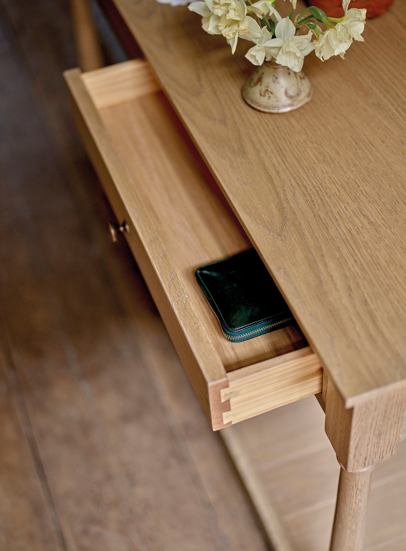 Oak console deals table with shelf