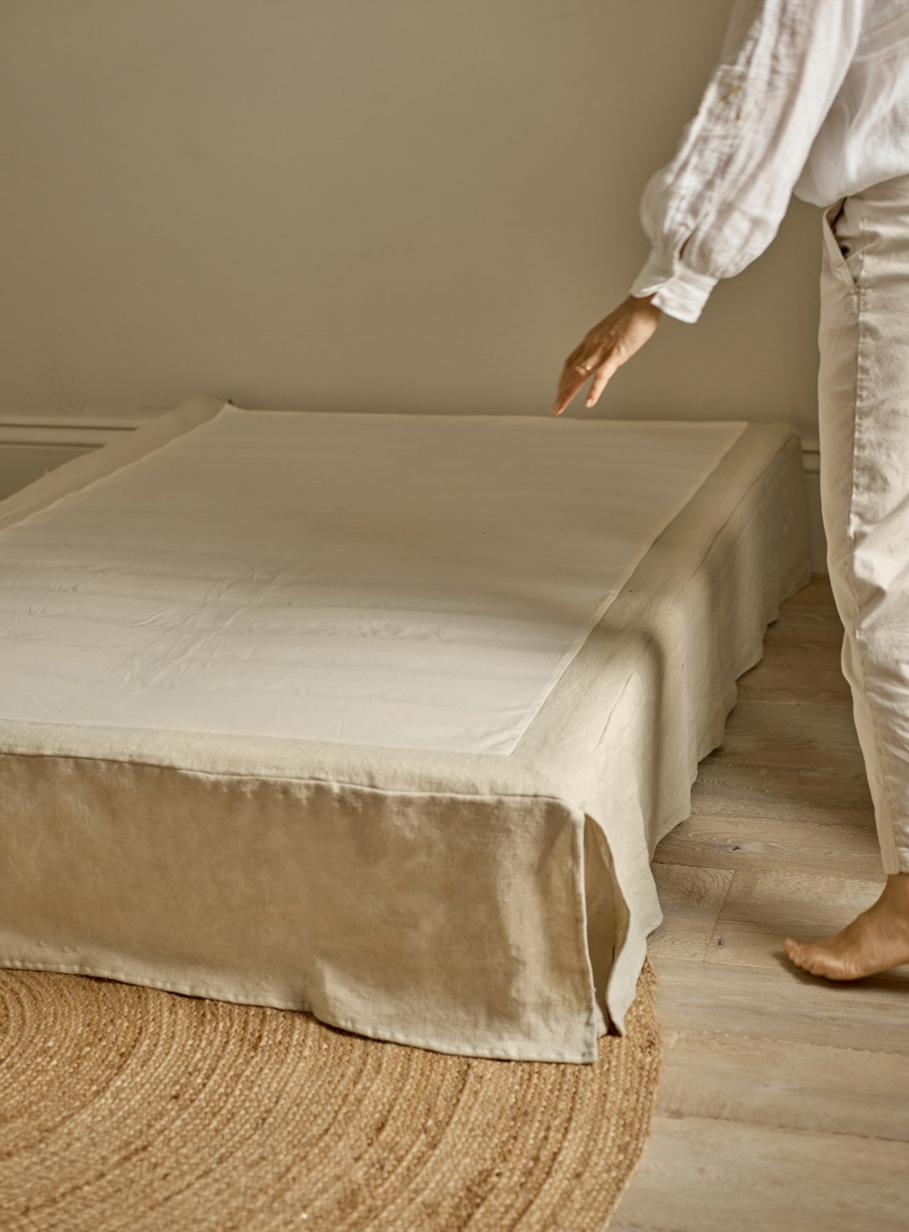 Mila Bed Base, Grey Linen